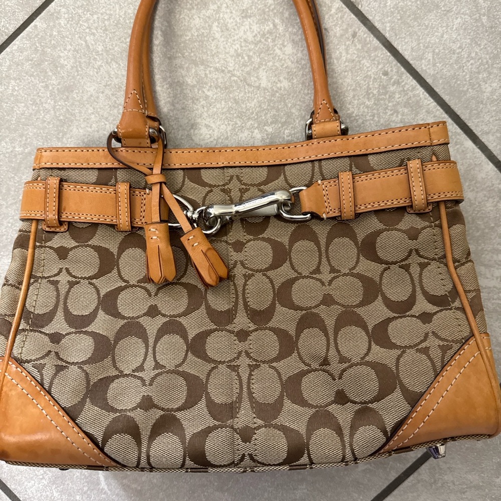 SOLD!!!!!!!!!π΄Coach Brown and Tan Signature Shoulder Bag - Picture 1 of 7